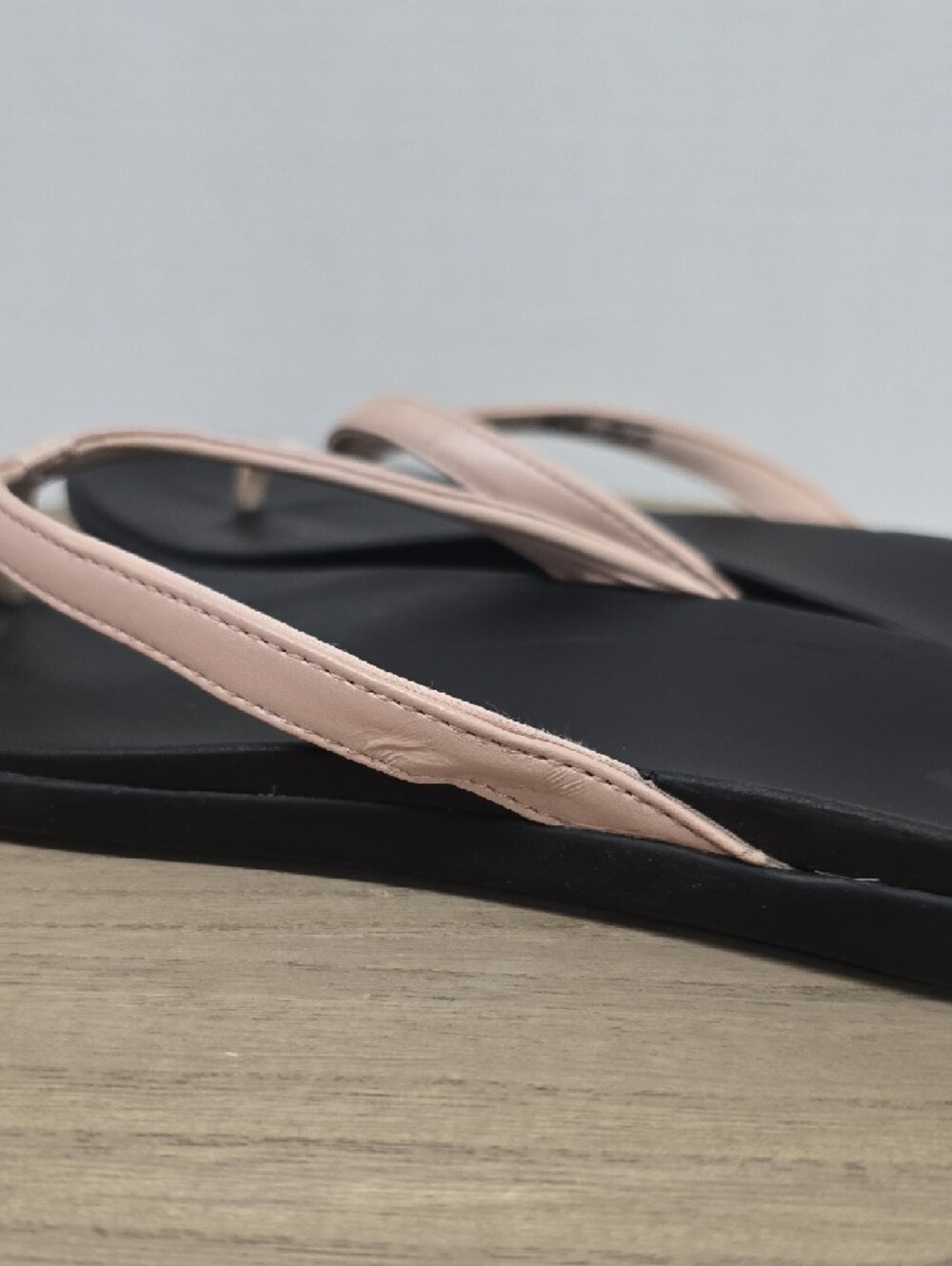 OluKai Ho‘ōpio Leather Flip-Flops with Pale Pink Straps Womens Size 10 EUC - Picture 9 of 14
